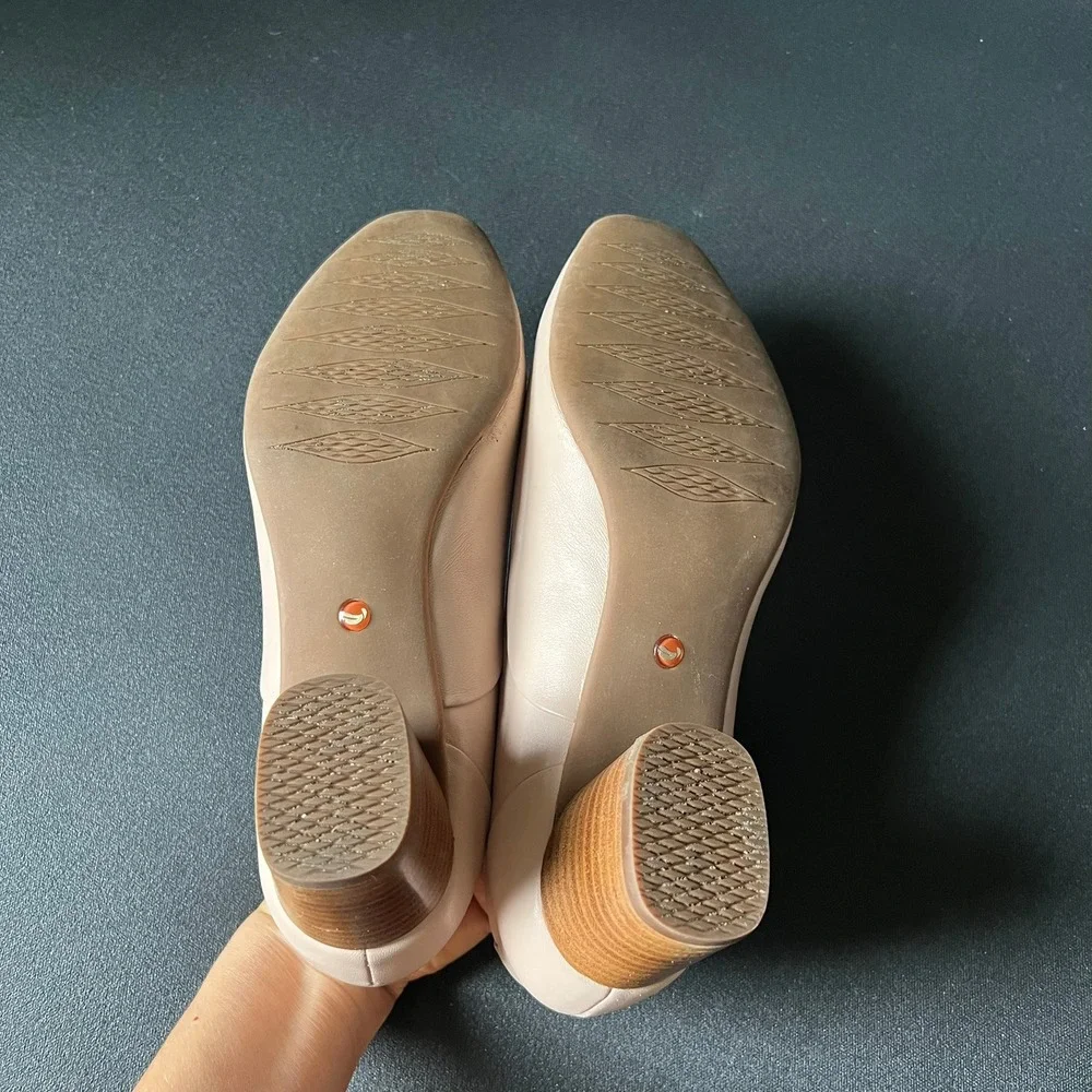 Clarks Unstructured Un Blush Cove Nude Leather Block Heel Pumps 10W Minimalist